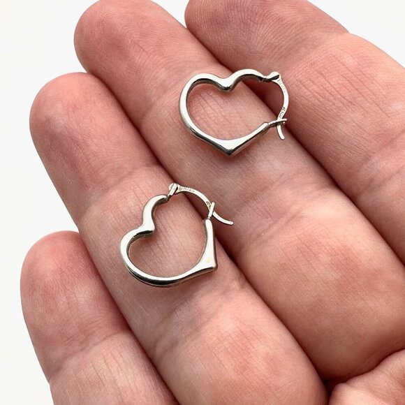 Womens Earrings 10K White Gold Heart 1/2 Inch Hoops Pierced - Picture 4 of 5